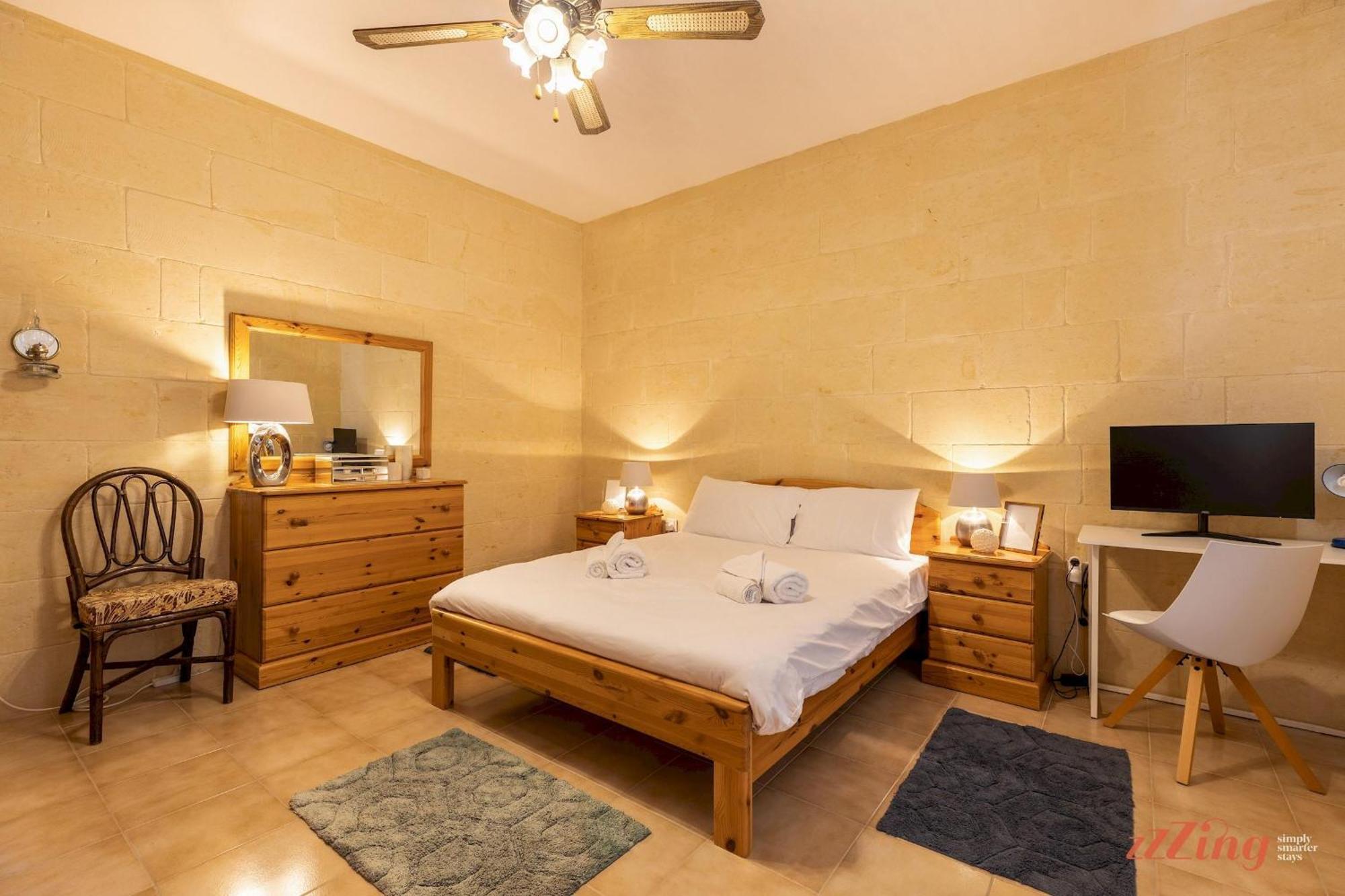 Pet Friendly Penthouse, Rooftop Jacuzzi With Views * Gharb (Gozo)