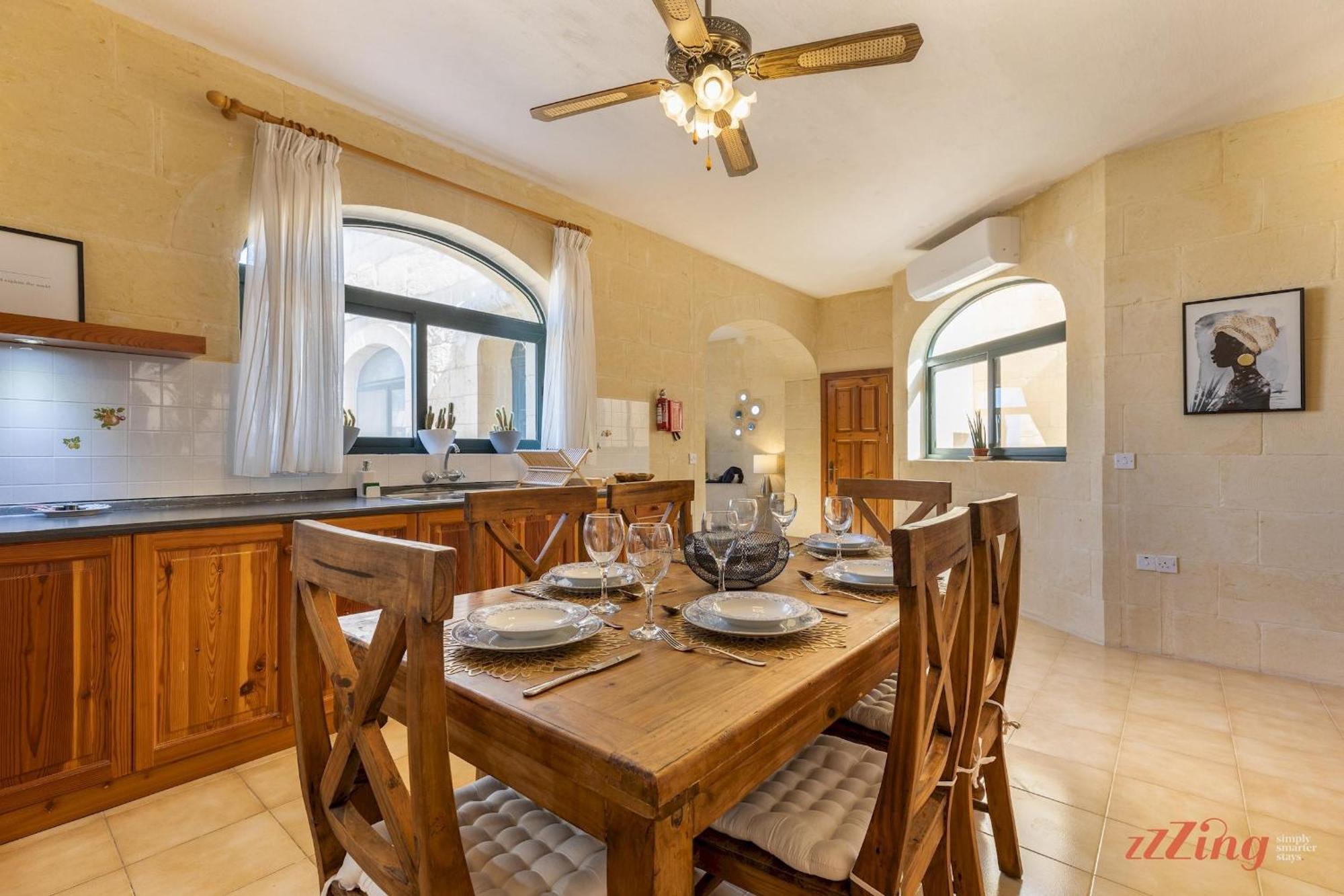 Apartment Pet Friendly Penthouse, Rooftop Jacuzzi With Views Gharb (Gozo)