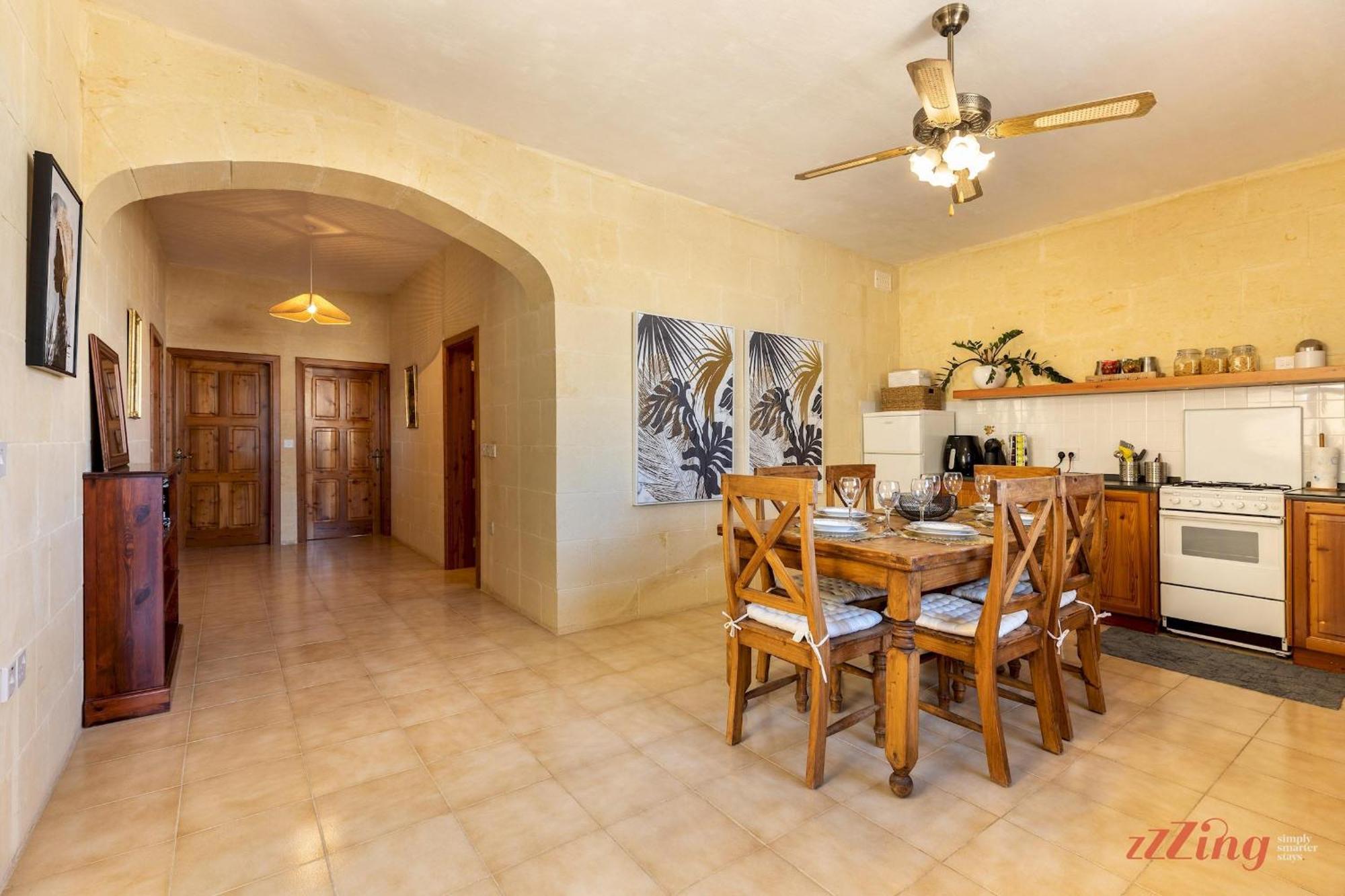 Pet Friendly Penthouse, Rooftop Jacuzzi With Views Gharb (Gozo)