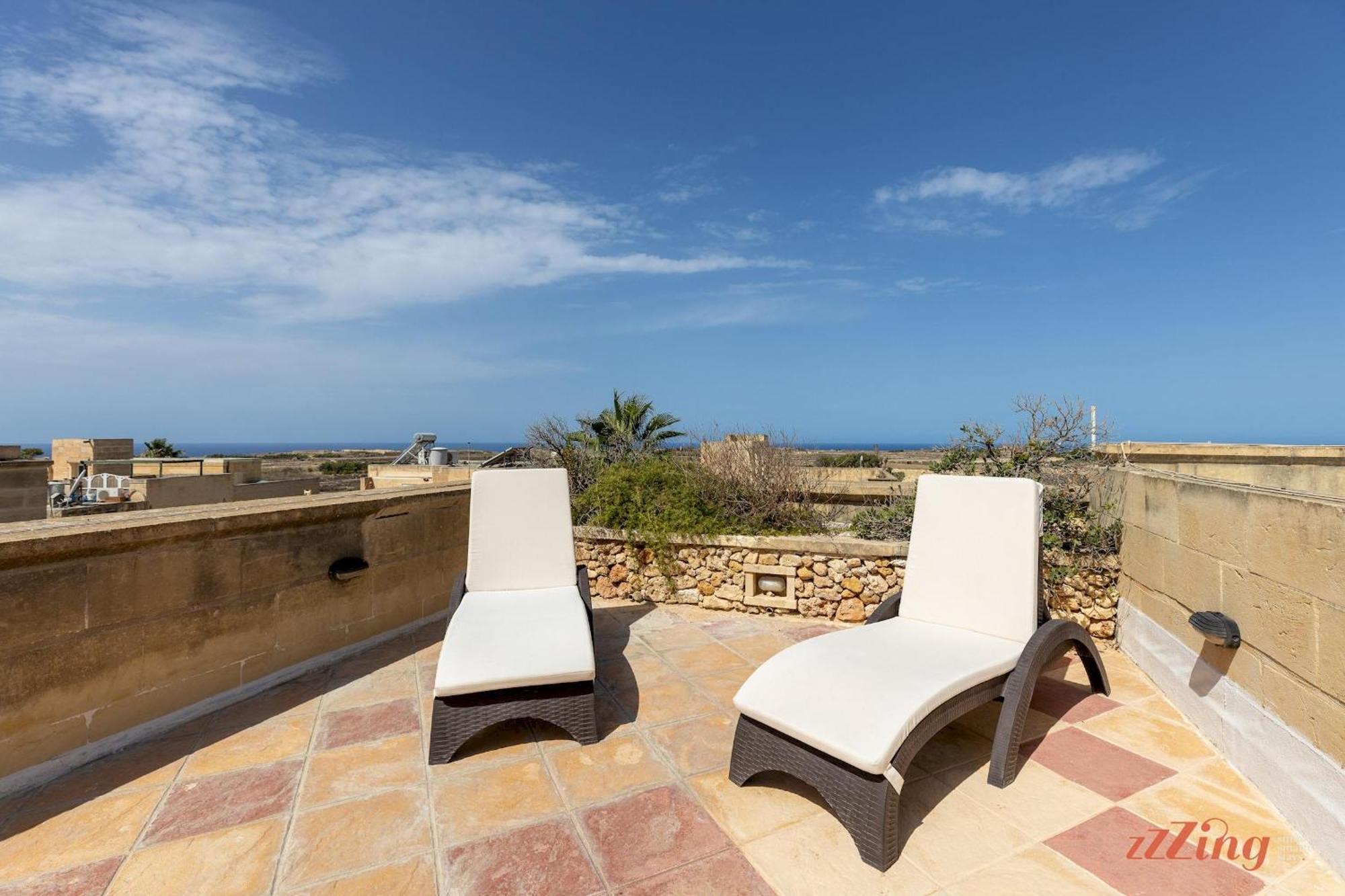 Apartment Pet Friendly Penthouse, Rooftop Jacuzzi With Views Gharb (Gozo)