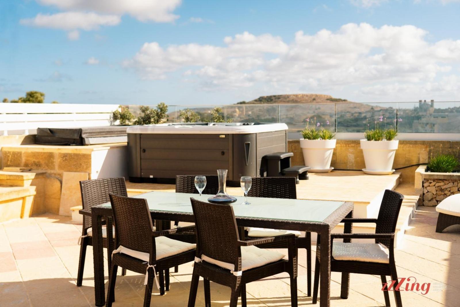 Pet Friendly Penthouse, Rooftop Jacuzzi With Views Apartment Gharb (Gozo)